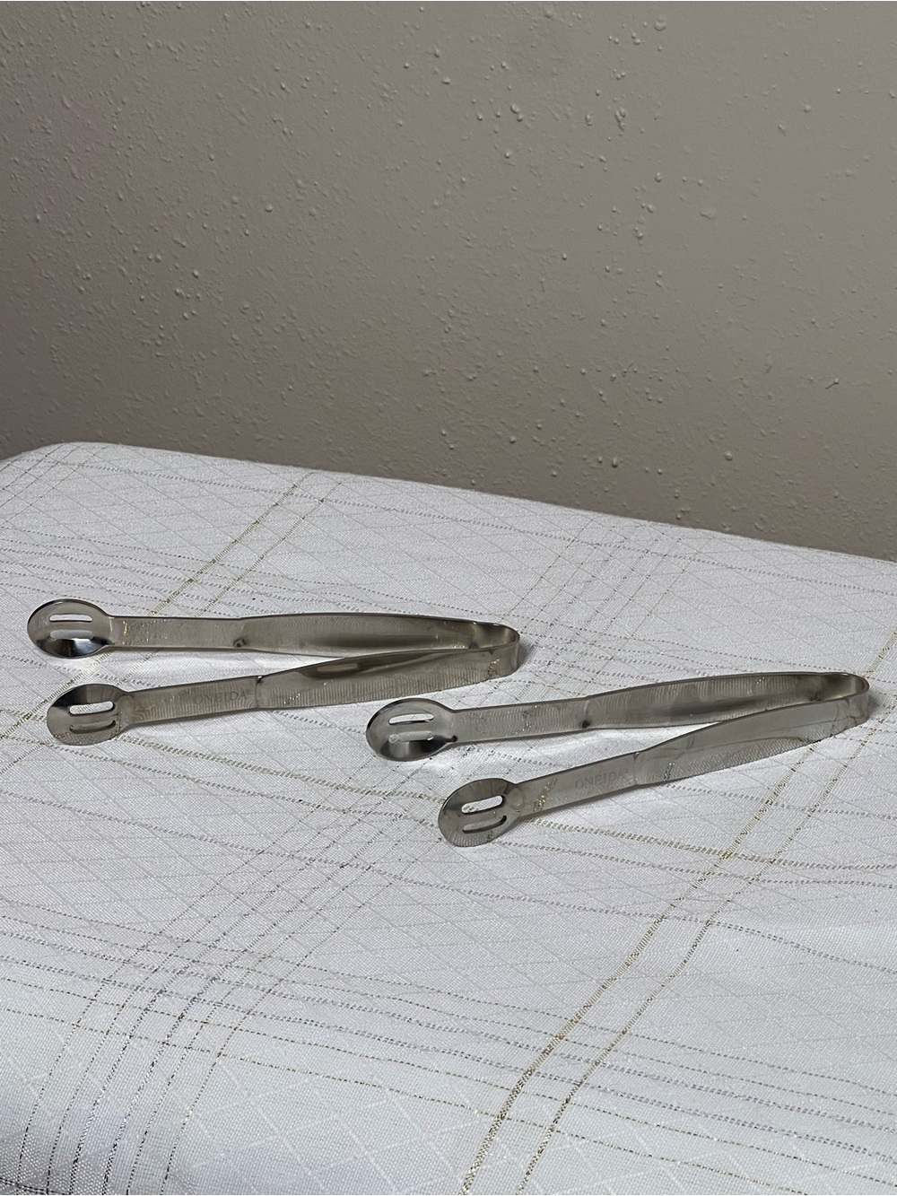 Oneida Stainless Steel  Serving Slotted Tongs 8”  Condaments/Ice (Pair of 2)